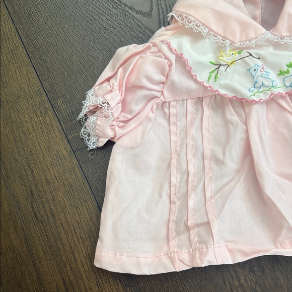 Pink Baby Two-Piece Dress Set with Embroidered Bib - Easter - Vintage 0-3 months - Picture 5 of 9